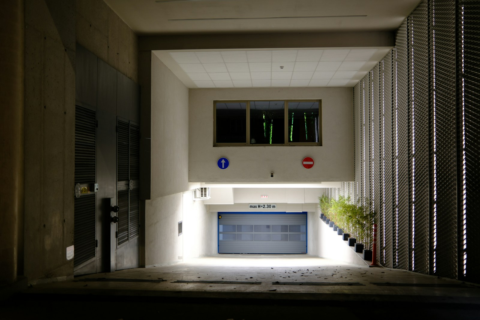 Garage door service in Los Angeles